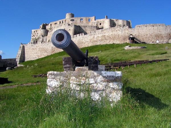 hrad s delom.jpg